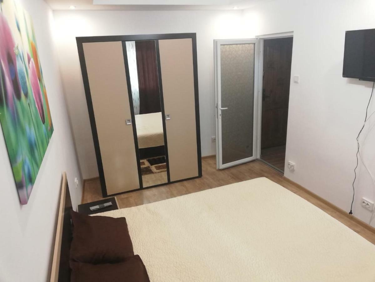 Adrya Apartamento Orşova Exterior foto