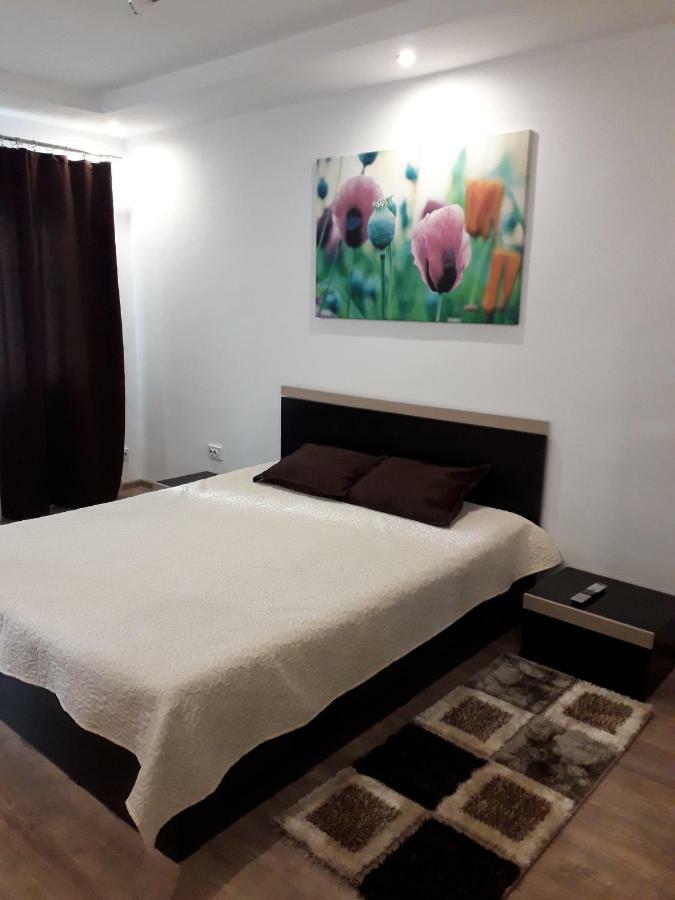 Adrya Apartamento Orşova Exterior foto
